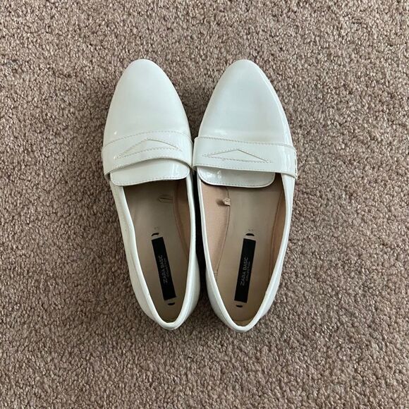Zara White Glossy Pointy Flats - Picture 1 of 4